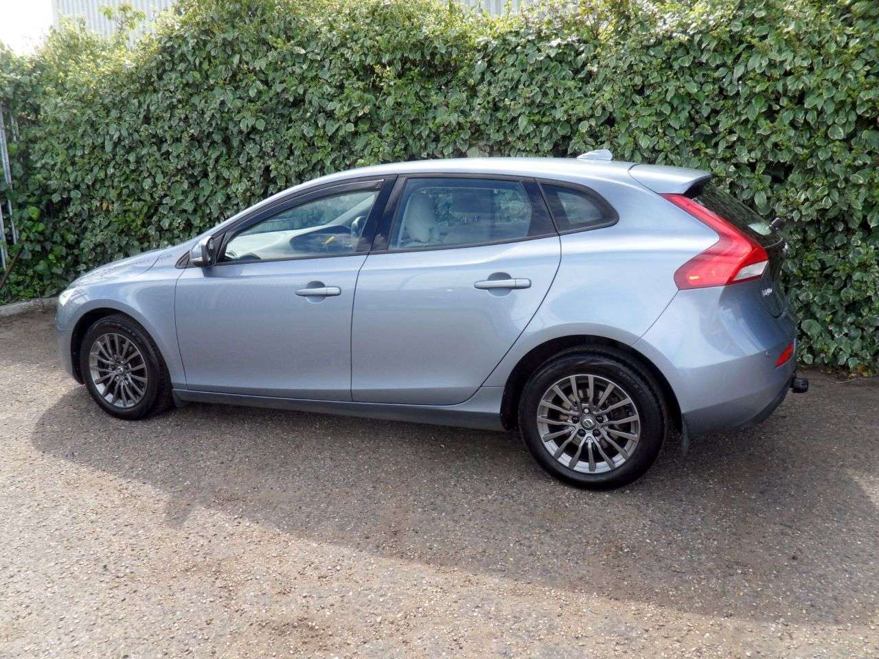 2016 VOLVO V40 2016 VOLVO V40