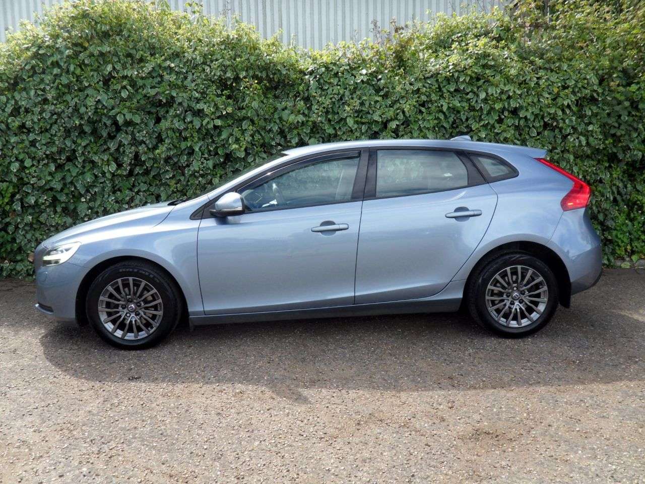2016 VOLVO V40 2016 VOLVO V40
