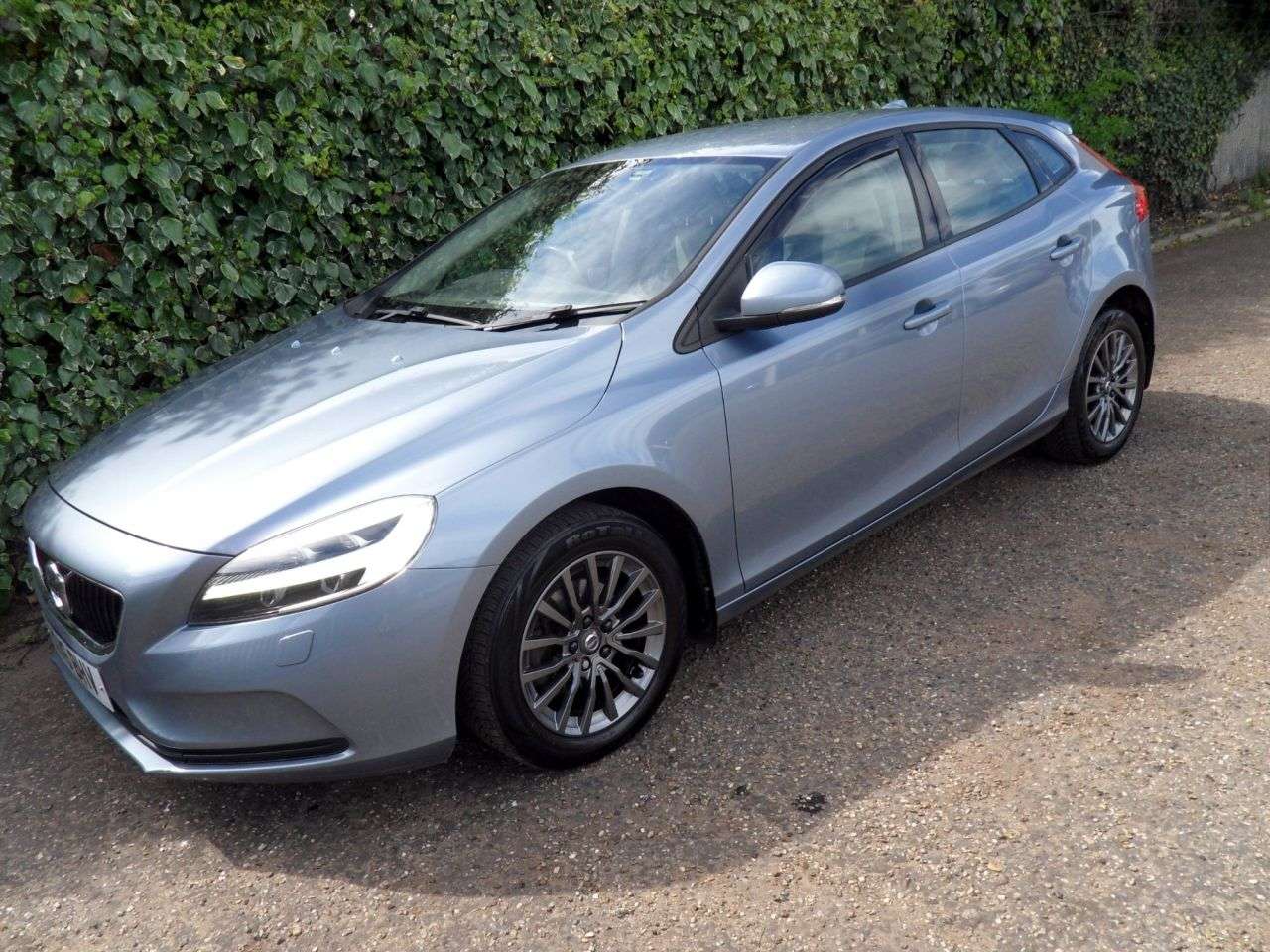 2016 VOLVO V40 2016 VOLVO V40