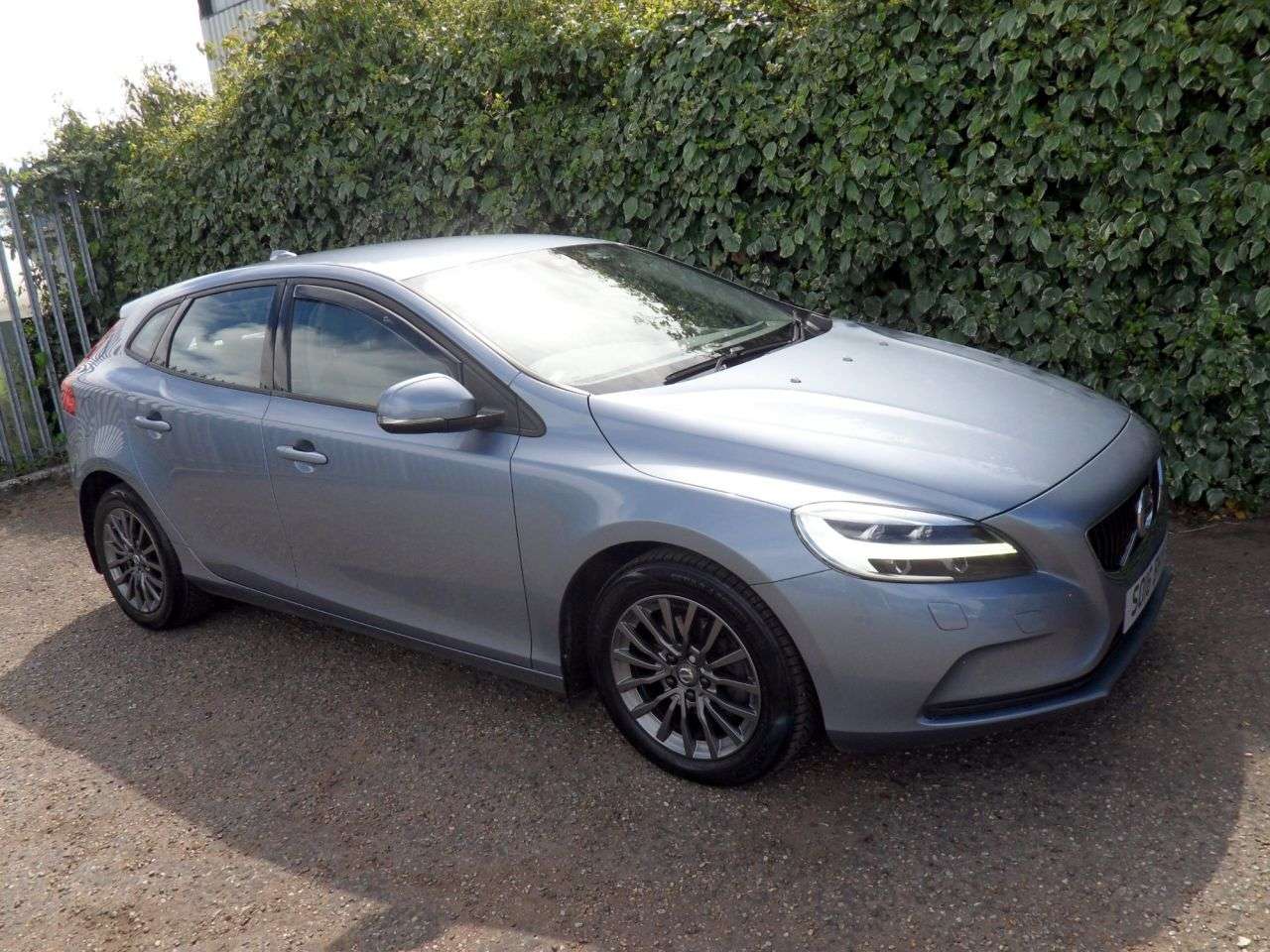 2016 VOLVO V40 2016 VOLVO V40