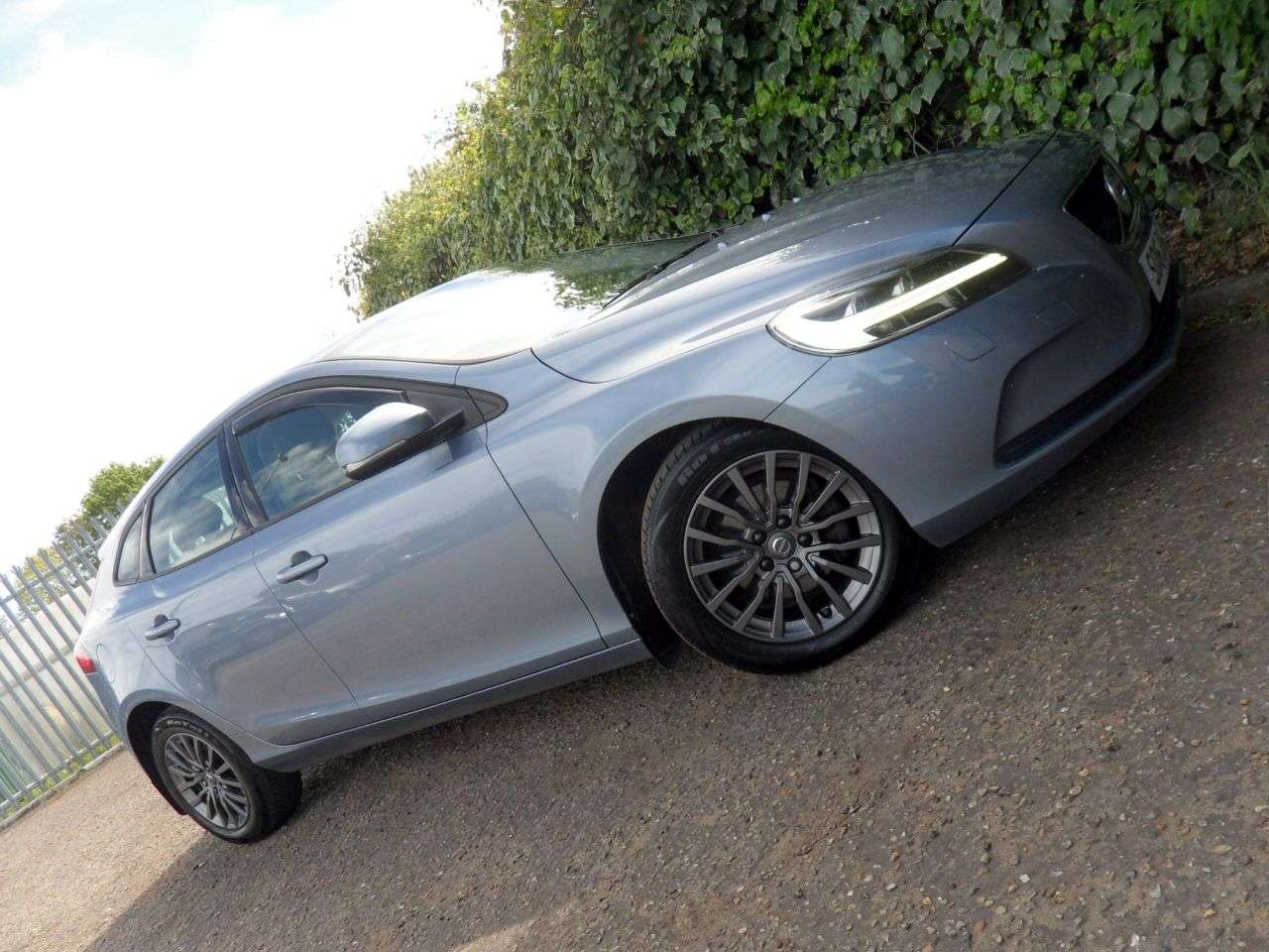 2016 VOLVO V40 2016 VOLVO V40