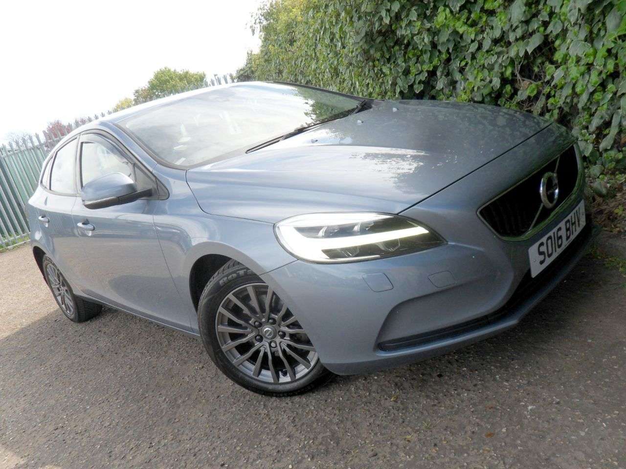 2016 VOLVO V40 2016 VOLVO V40