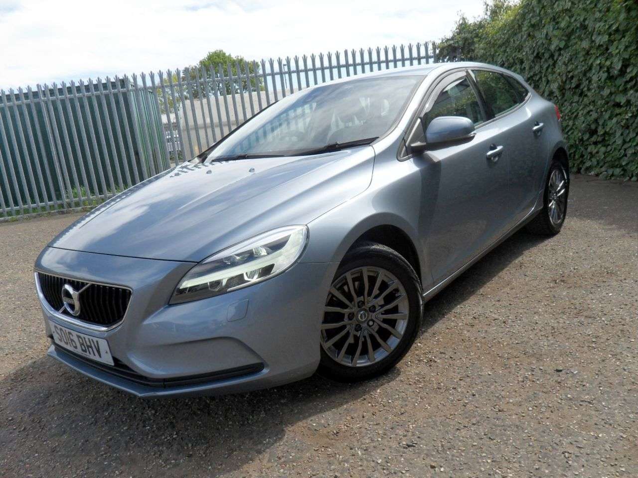 2016 VOLVO V40 2016 VOLVO V40