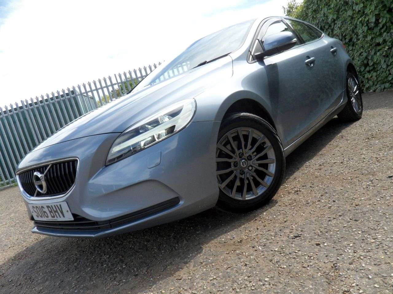 2016 VOLVO V40 2016 VOLVO V40