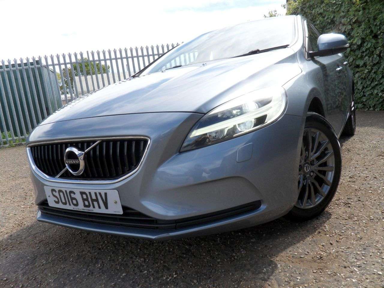 2016 VOLVO V40 2016 VOLVO V40