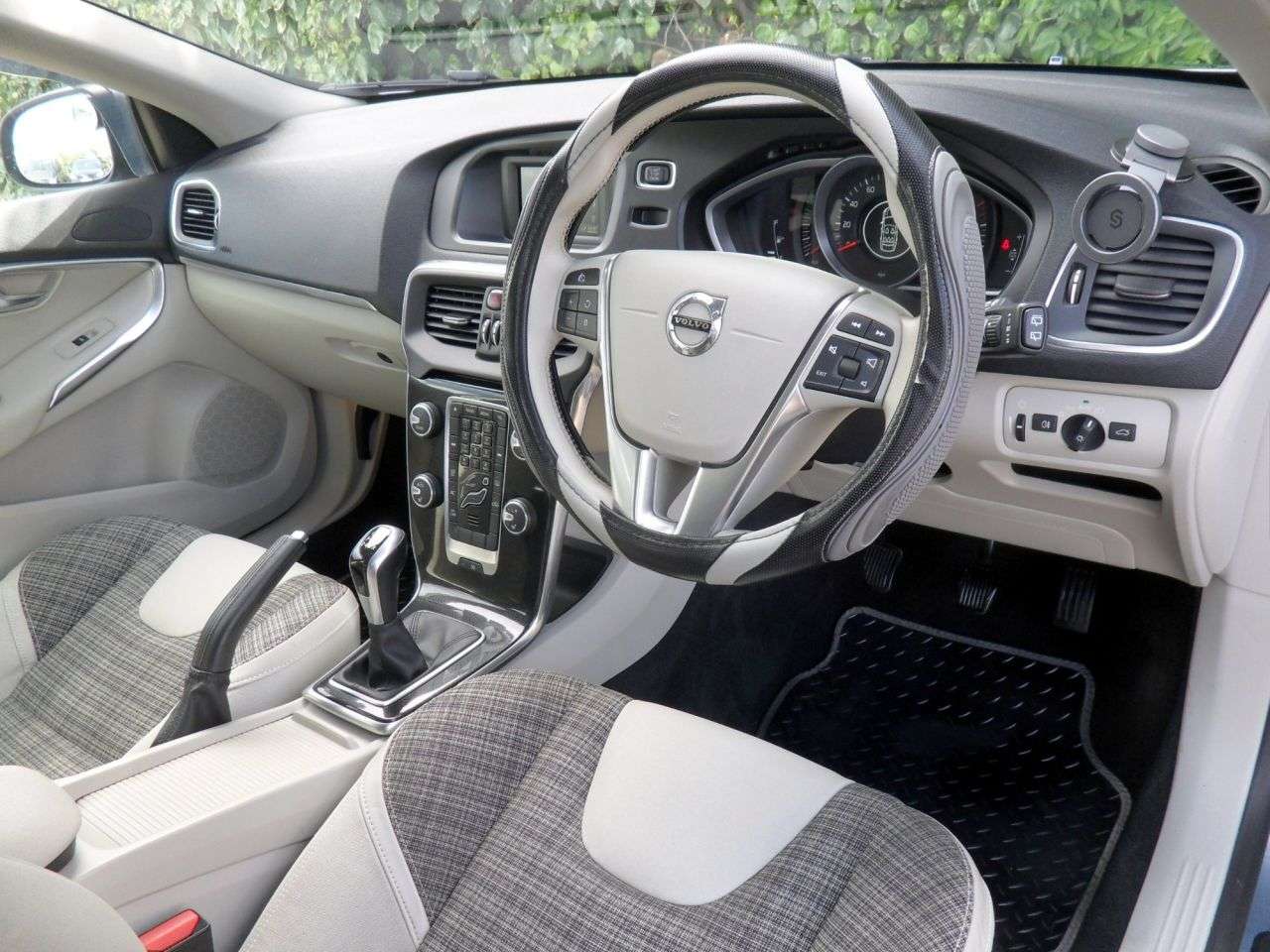 2016 VOLVO V40 2016 VOLVO V40