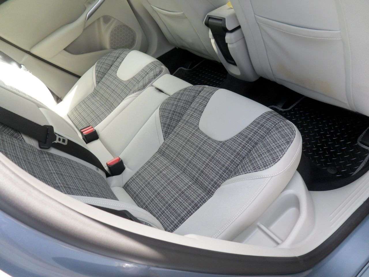 2016 VOLVO V40 2016 VOLVO V40