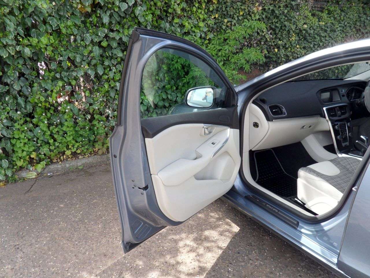 2016 VOLVO V40 2016 VOLVO V40