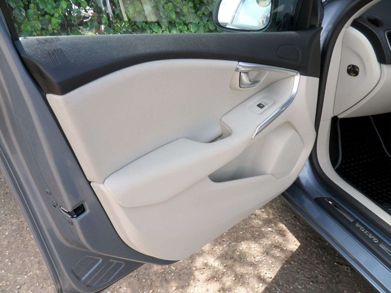 2016 VOLVO V40 2016 VOLVO V40