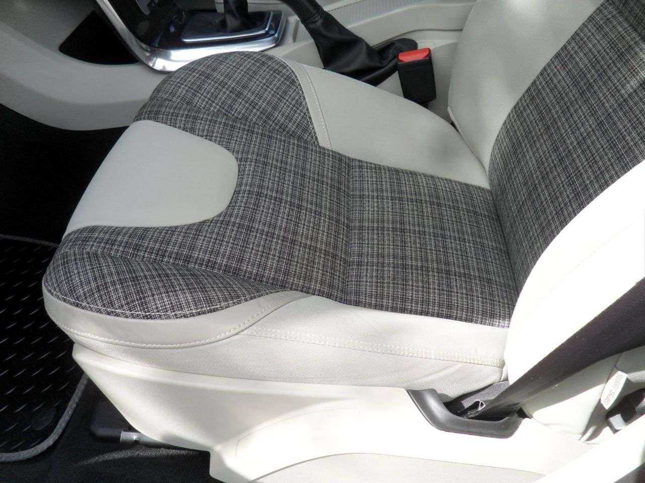 2016 VOLVO V40 2016 VOLVO V40