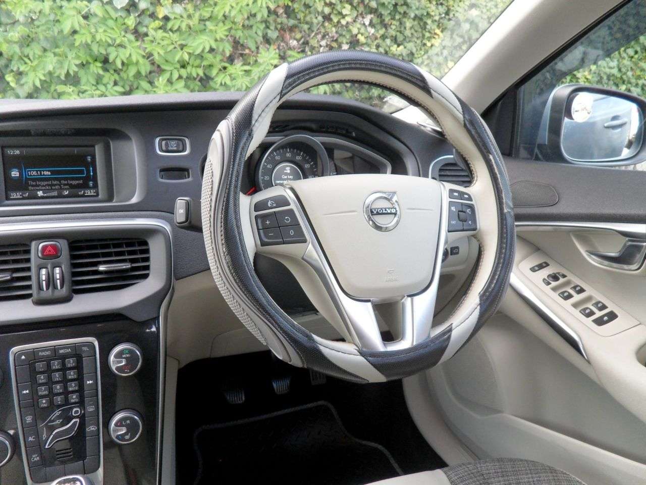 2016 VOLVO V40 2016 VOLVO V40