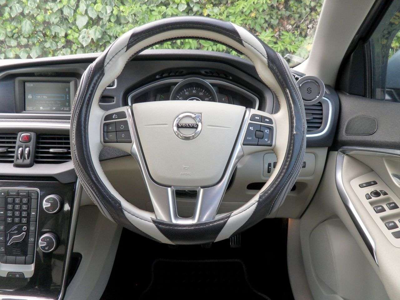 2016 VOLVO V40 2016 VOLVO V40