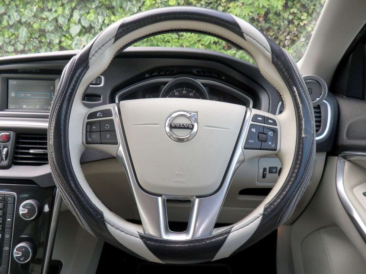 2016 VOLVO V40 2016 VOLVO V40