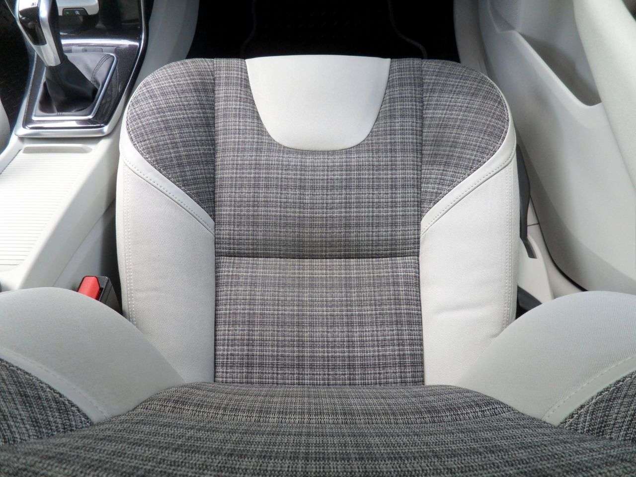 2016 VOLVO V40 2016 VOLVO V40