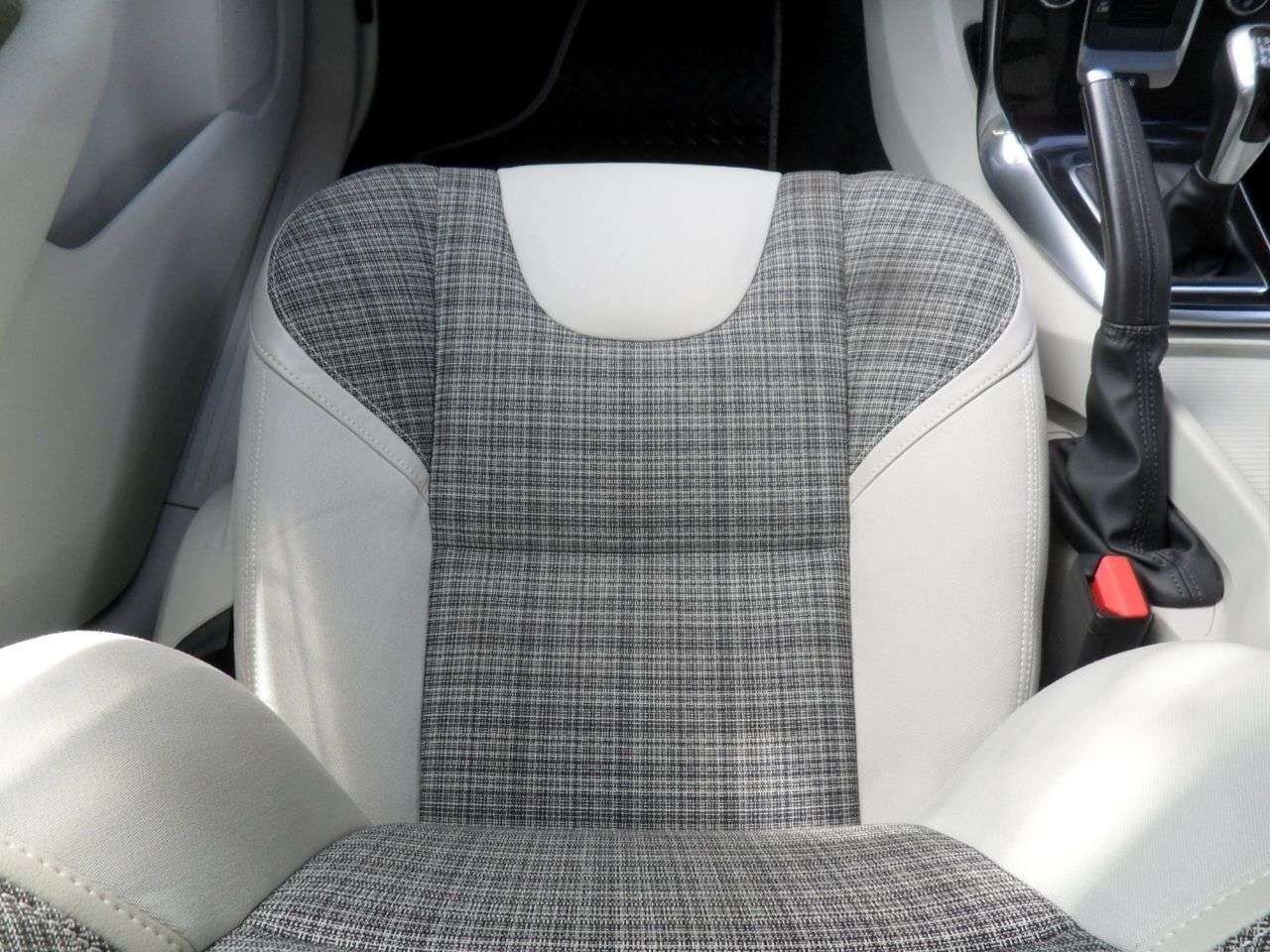 2016 VOLVO V40 2016 VOLVO V40