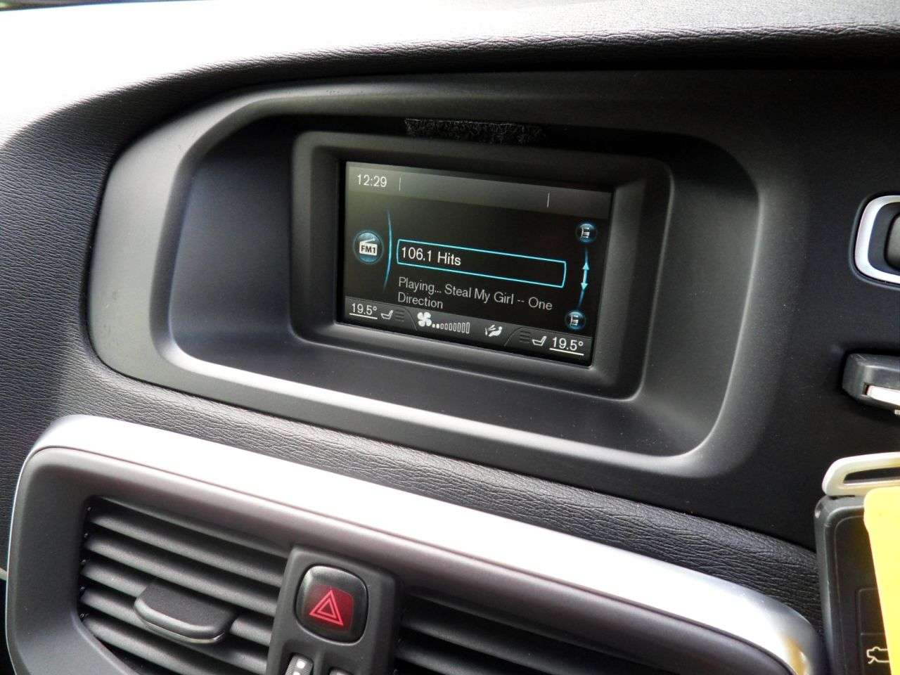 2016 VOLVO V40 2016 VOLVO V40