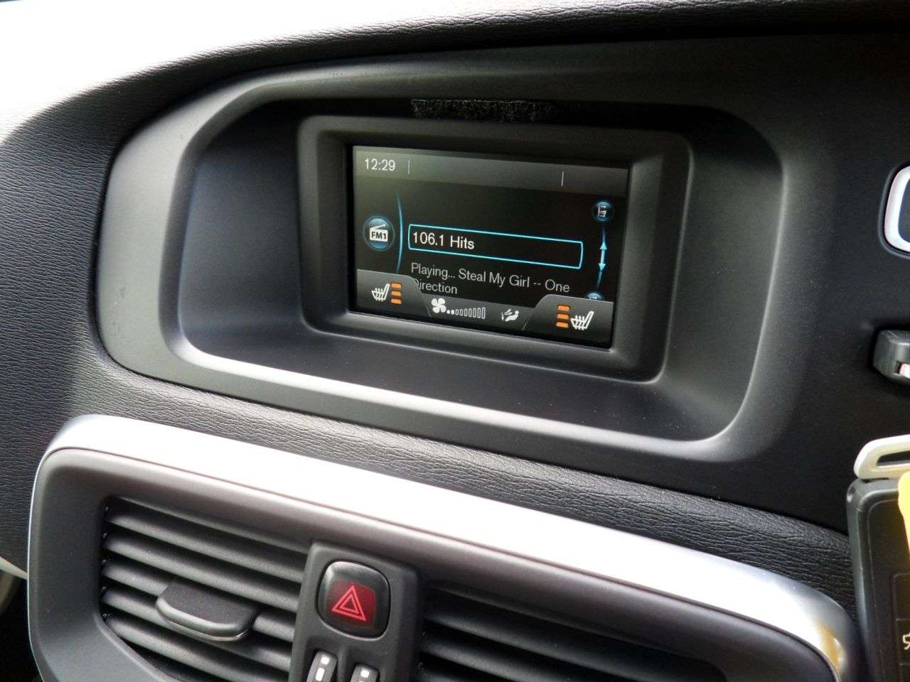 2016 VOLVO V40 2016 VOLVO V40