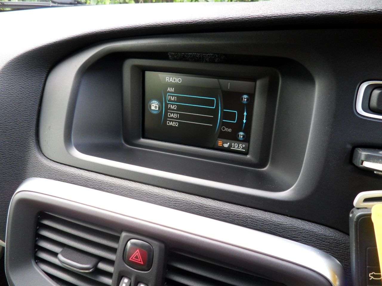 2016 VOLVO V40 2016 VOLVO V40