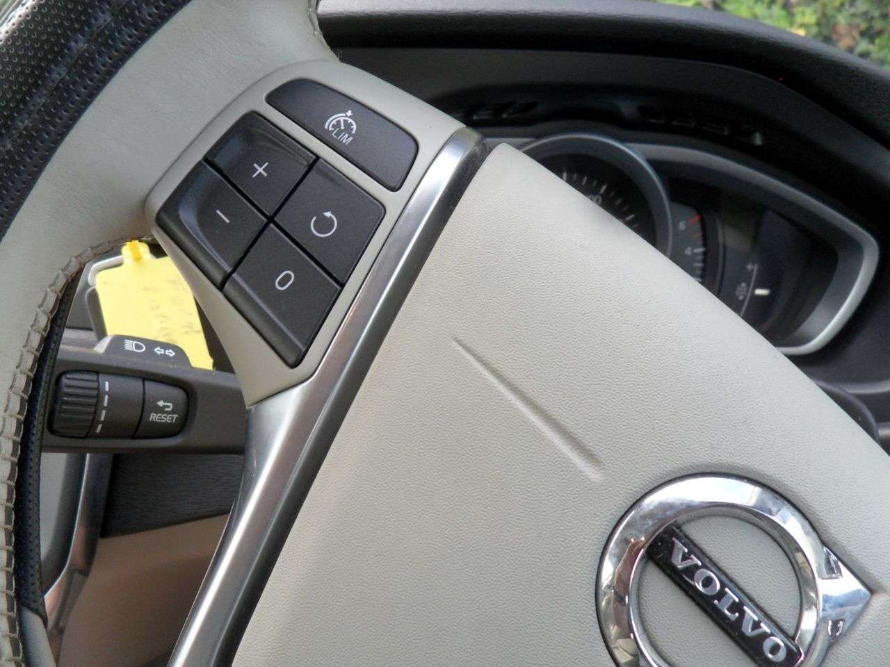 2016 VOLVO V40 2016 VOLVO V40