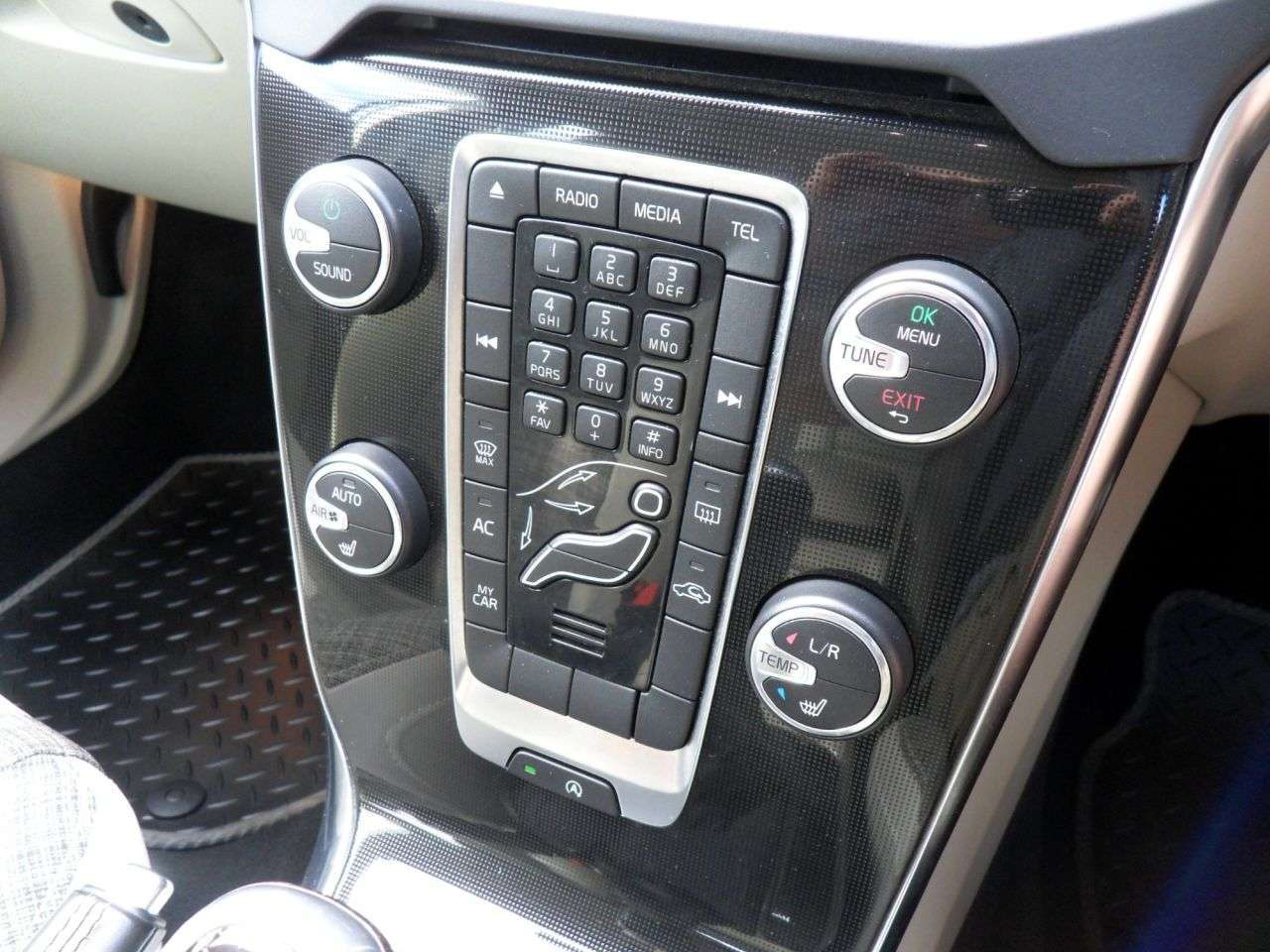 2016 VOLVO V40 2016 VOLVO V40