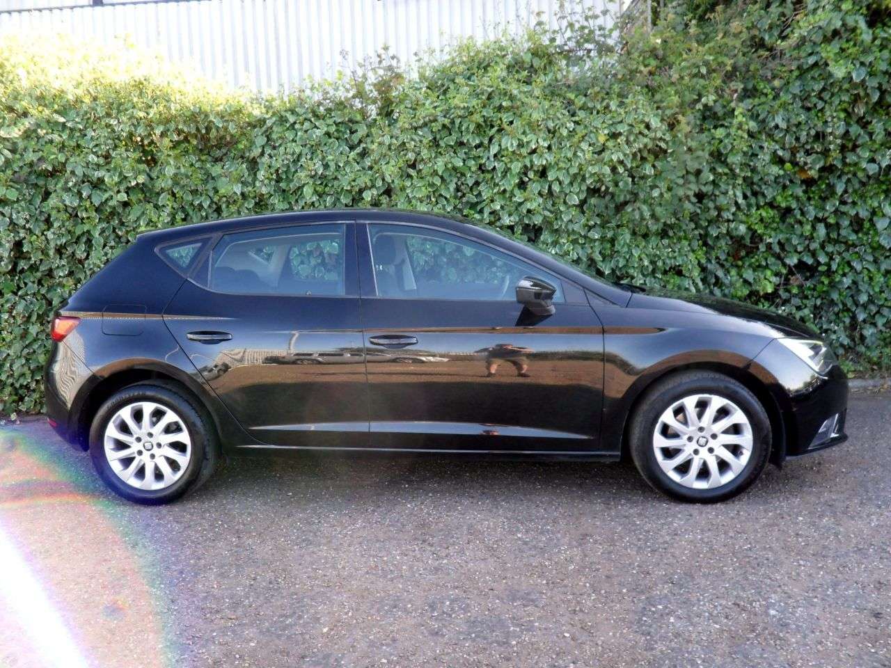 A 2016 SEAT LEON 1.6 TDI SE Hatchback 5dr Diesel DSG Euro 6 (s/s) (110 ps) Recent Service - A 2016 SEAT LEON 1.6 TDI SE Hatchback 5dr Diesel DSG Euro 6 (s/s) (110 ps) Recent Service -