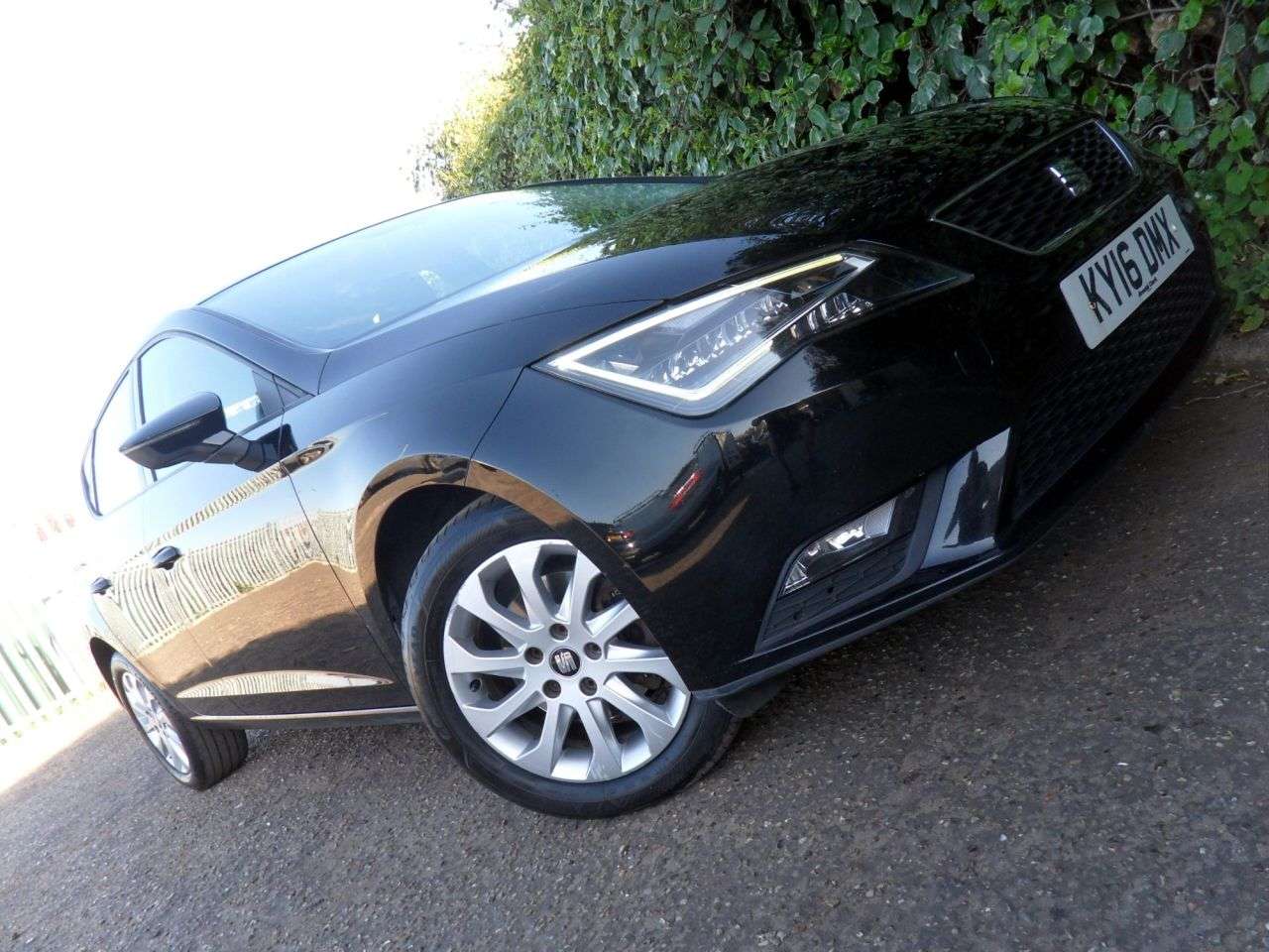 A 2016 SEAT LEON 1.6 TDI SE Hatchback 5dr Diesel DSG Euro 6 (s/s) (110 ps) Recent Service - A 2016 SEAT LEON 1.6 TDI SE Hatchback 5dr Diesel DSG Euro 6 (s/s) (110 ps) Recent Service -