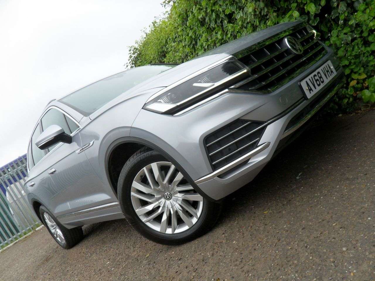 A 2019 VOLKSWAGEN TOUAREG 3.0 TDI V6 SEL SUV 5dr Diesel Tiptronic 4Motion Euro 6 (s/s) (231 ps) 4Moti A 2019 VOLKSWAGEN TOUAREG 3.0 TDI V6 SEL SUV 5dr Diesel Tiptronic 4Motion Euro 6 (s/s) (231 ps) 4Moti