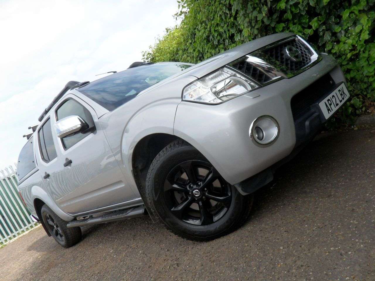 A 2012 NISSAN NAVARA 2.5 dCi Tekna Pickup Double Cab 4dr Diesel Manual 4WD Euro 5 (190 ps) Super A 2012 NISSAN NAVARA 2.5 dCi Tekna Pickup Double Cab 4dr Diesel Manual 4WD Euro 5 (190 ps) Super