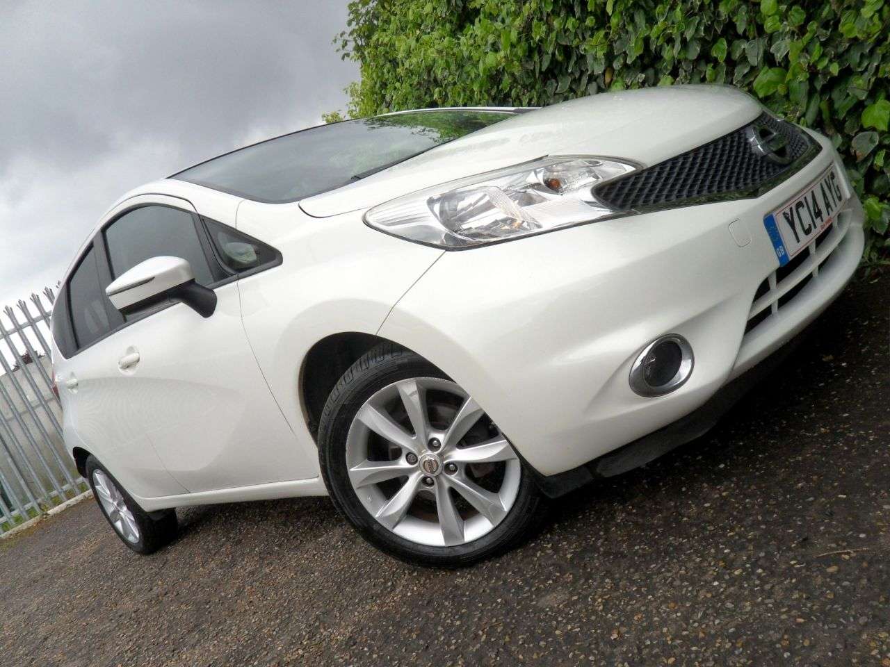 A 2014 NISSAN NOTE 1.2 DIG-S Acenta Premium Hatchback 5dr Petrol CVT Euro 5 (s/s) (98 ps) Auto A 2014 NISSAN NOTE 1.2 DIG-S Acenta Premium Hatchback 5dr Petrol CVT Euro 5 (s/s) (98 ps) Auto