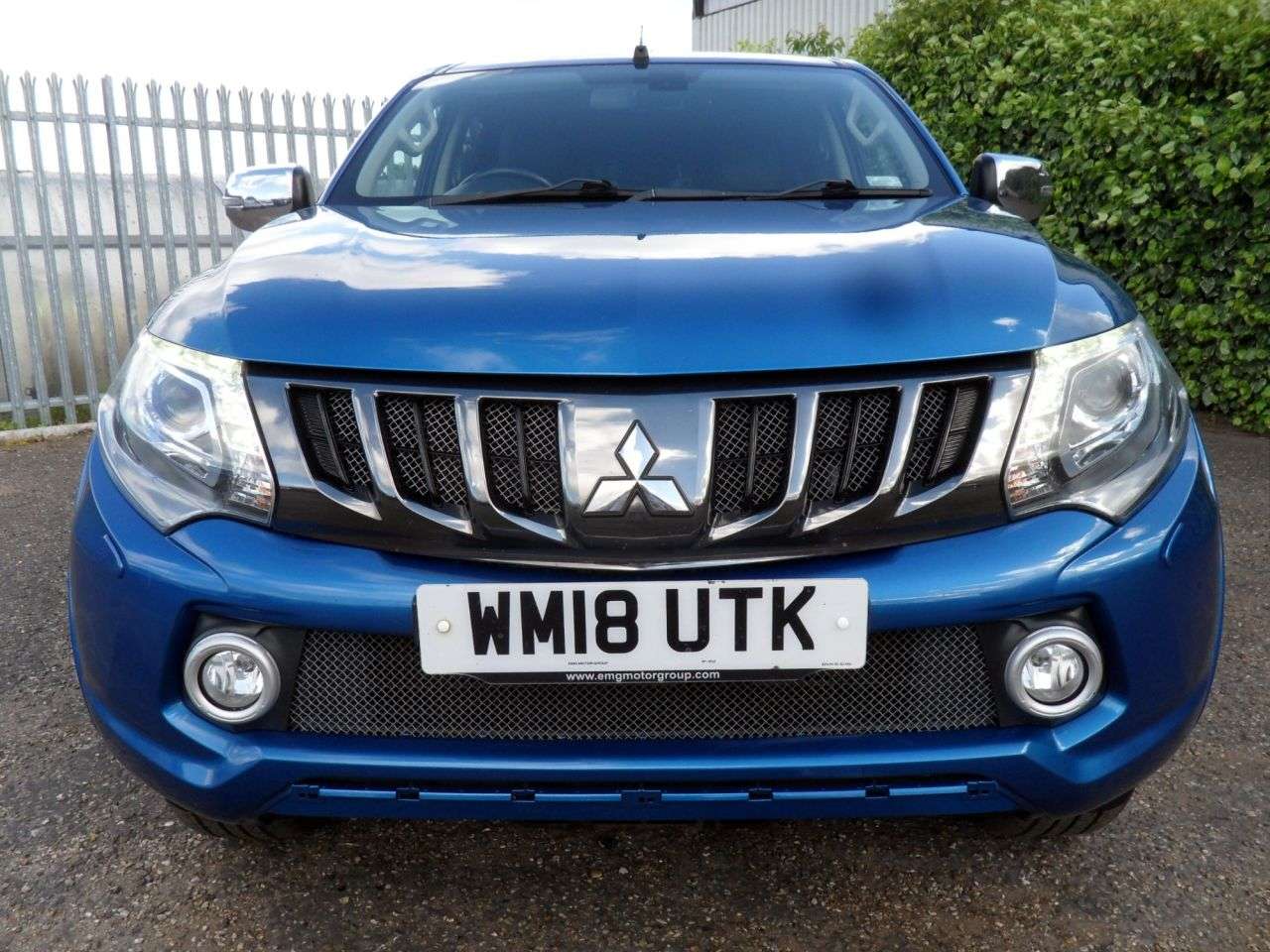 A 2018 MITSUBISHI L200 2.4 DI-D DC Barbarian Pickup Double Cab 4dr Diesel Auto 4WD Euro 6 (178 ps) A 2018 MITSUBISHI L200 2.4 DI-D DC Barbarian Pickup Double Cab 4dr Diesel Auto 4WD Euro 6 (178 ps)