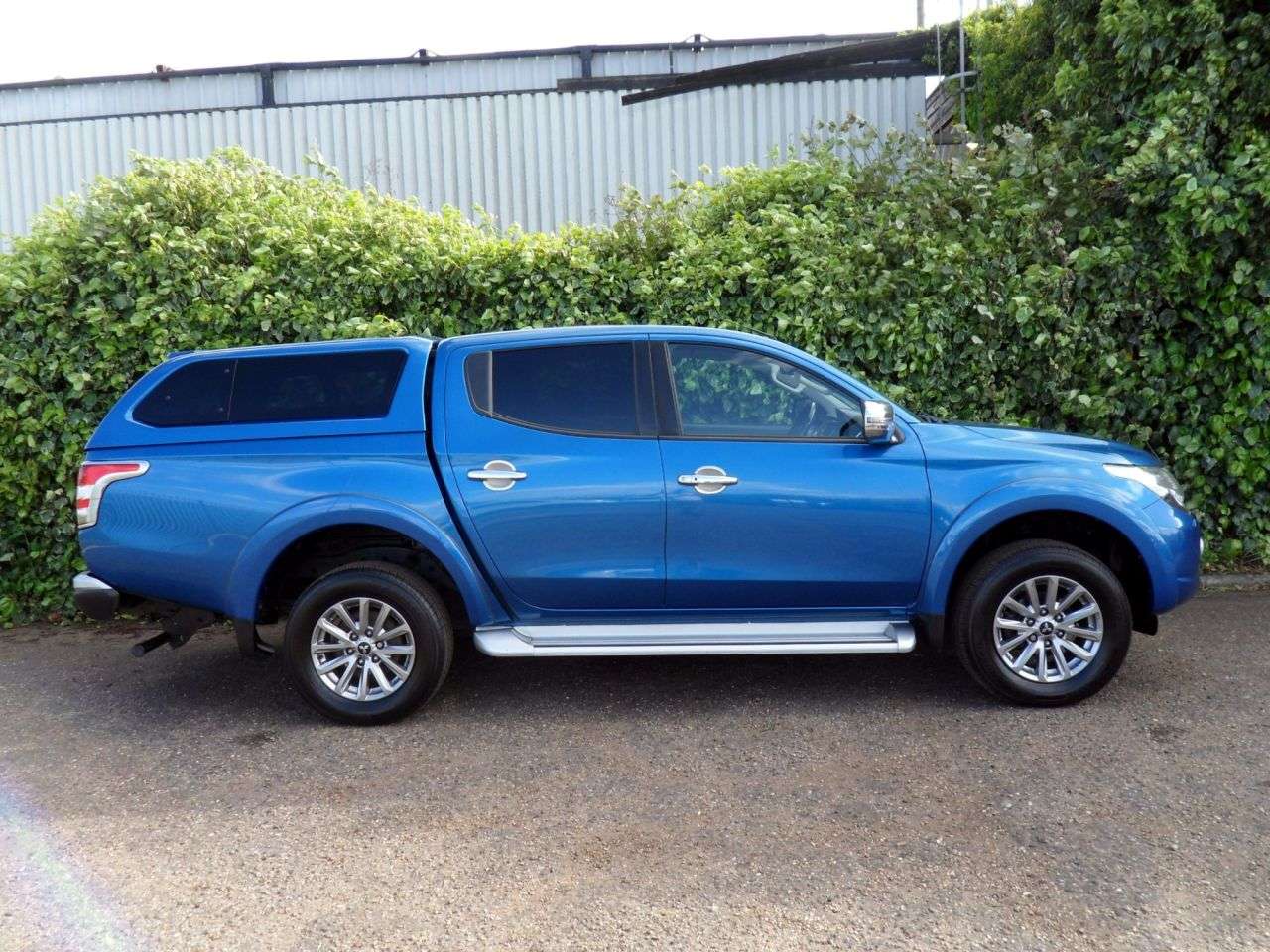 A 2018 MITSUBISHI L200 2.4 DI-D DC Barbarian Pickup Double Cab 4dr Diesel Auto 4WD Euro 6 (178 ps) A 2018 MITSUBISHI L200 2.4 DI-D DC Barbarian Pickup Double Cab 4dr Diesel Auto 4WD Euro 6 (178 ps)