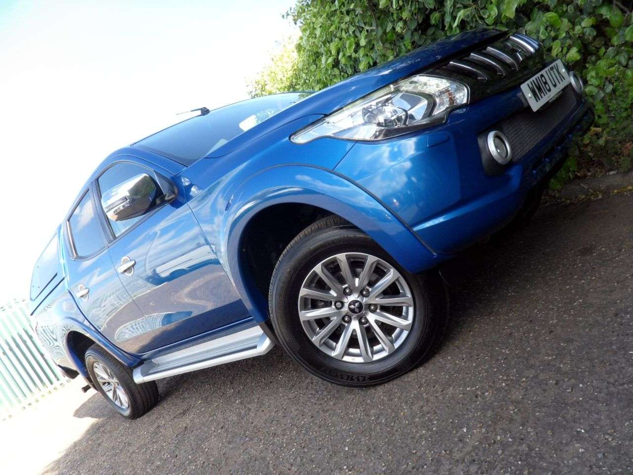 A 2018 MITSUBISHI L200 2.4 DI-D DC Barbarian Pickup Double Cab 4dr Diesel Auto 4WD Euro 6 (178 ps) A 2018 MITSUBISHI L200 2.4 DI-D DC Barbarian Pickup Double Cab 4dr Diesel Auto 4WD Euro 6 (178 ps)