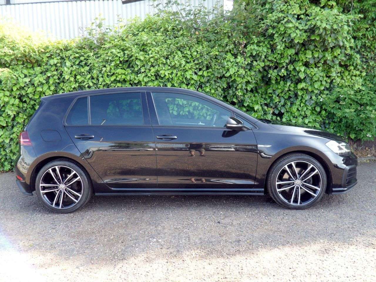 A 2017 VOLKSWAGEN GOLF 2.0 TDI BlueMotion Tech GTD Hatchback 5dr Diesel Manual Euro 6 (s/s) (184 p A 2017 VOLKSWAGEN GOLF 2.0 TDI BlueMotion Tech GTD Hatchback 5dr Diesel Manual Euro 6 (s/s) (184 p
