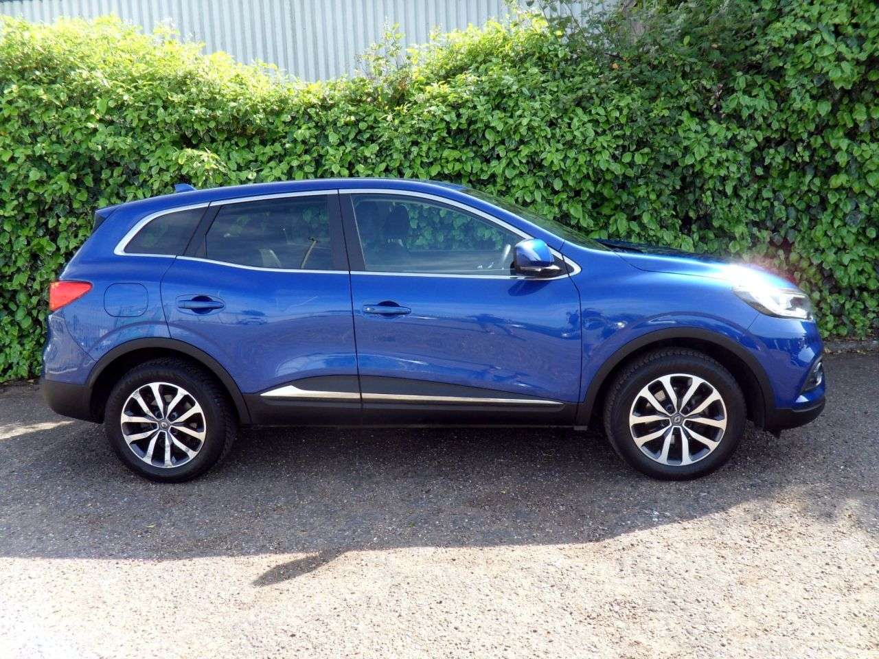 A 2021 RENAULT KADJAR 1.3 TCe Iconic SUV 5dr Petrol Manual Euro 6 (s/s) (140 ps) Local Owner Full A 2021 RENAULT KADJAR 1.3 TCe Iconic SUV 5dr Petrol Manual Euro 6 (s/s) (140 ps) Local Owner Full
