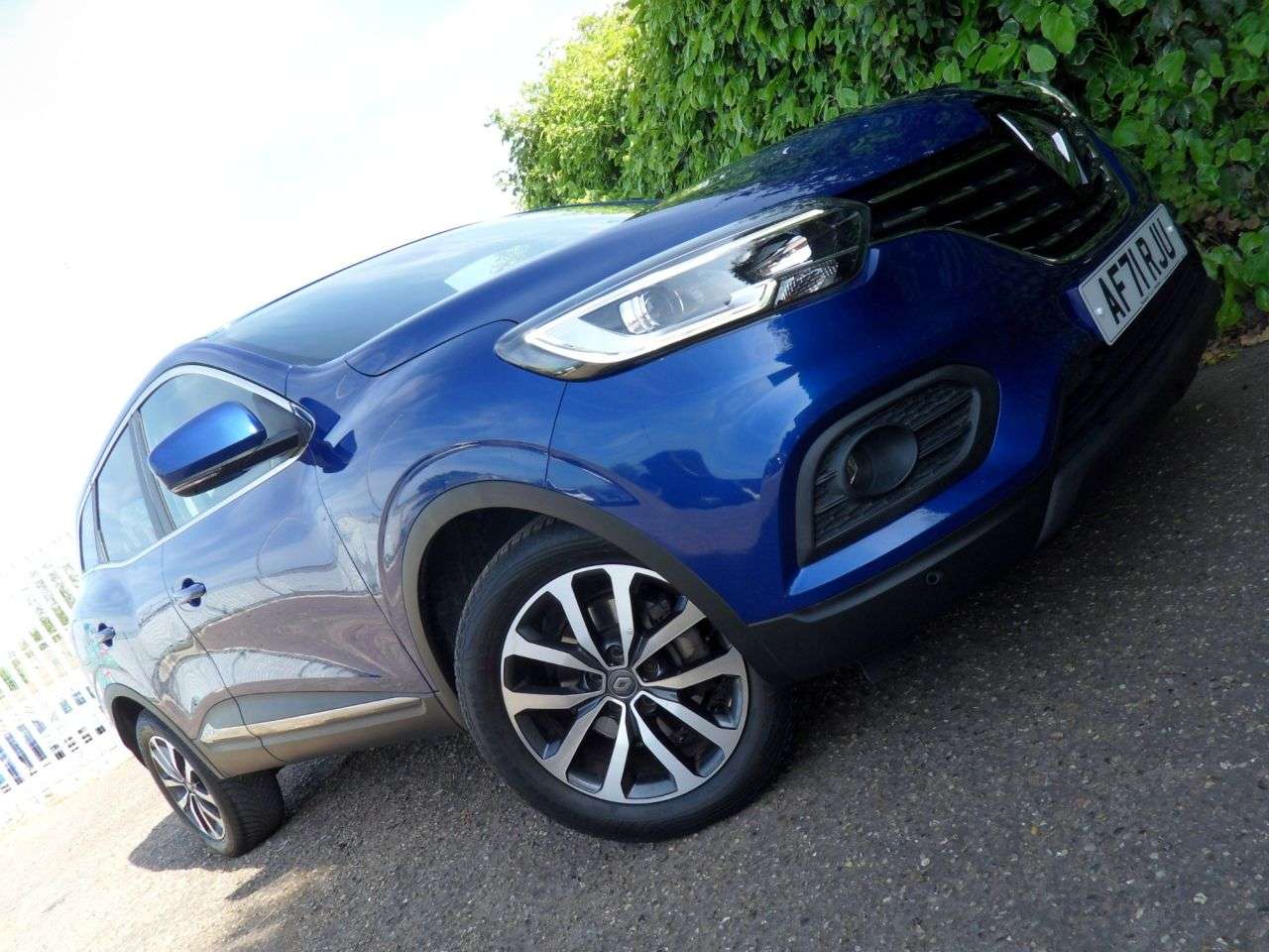 A 2021 RENAULT KADJAR 1.3 TCe Iconic SUV 5dr Petrol Manual Euro 6 (s/s) (140 ps) Local Owner Full A 2021 RENAULT KADJAR 1.3 TCe Iconic SUV 5dr Petrol Manual Euro 6 (s/s) (140 ps) Local Owner Full