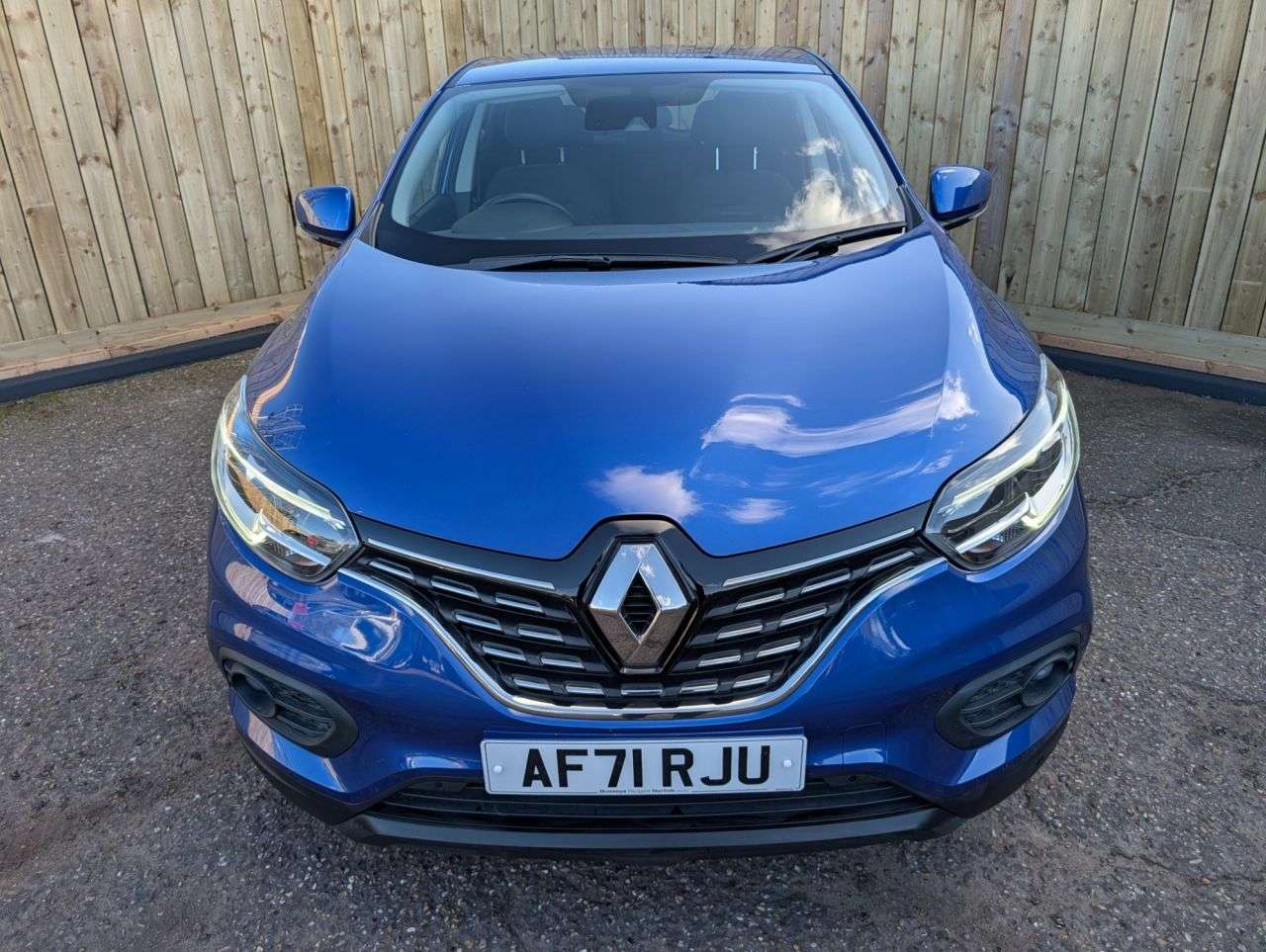 A 2021 RENAULT KADJAR 1.3 TCe Iconic SUV 5dr Petrol Manual Euro 6 (s/s) (140 ps) Locally Owned Fu A 2021 RENAULT KADJAR 1.3 TCe Iconic SUV 5dr Petrol Manual Euro 6 (s/s) (140 ps) Locally Owned Fu