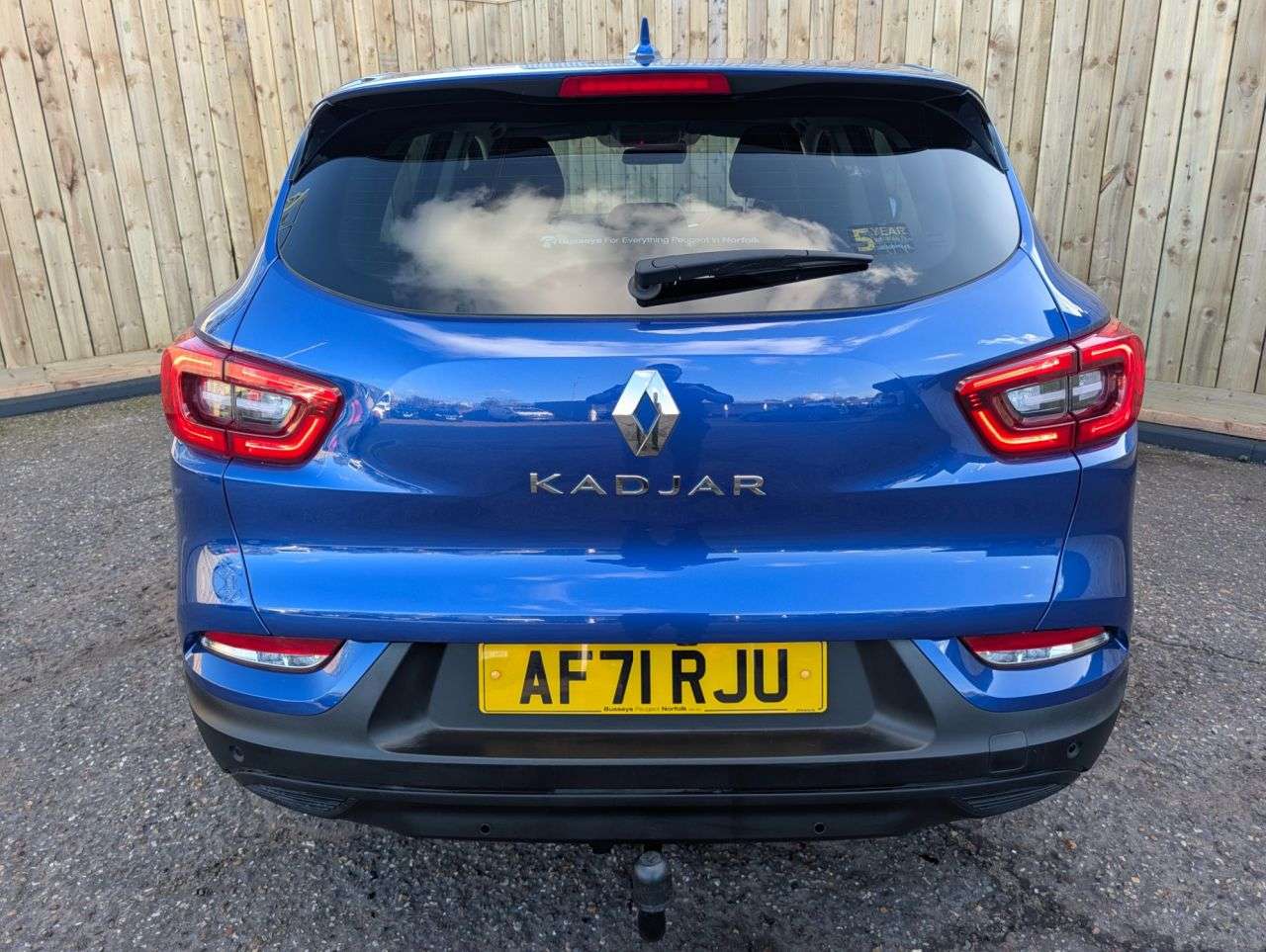 A 2021 RENAULT KADJAR 1.3 TCe Iconic SUV 5dr Petrol Manual Euro 6 (s/s) (140 ps) Locally Owned Fu A 2021 RENAULT KADJAR 1.3 TCe Iconic SUV 5dr Petrol Manual Euro 6 (s/s) (140 ps) Locally Owned Fu