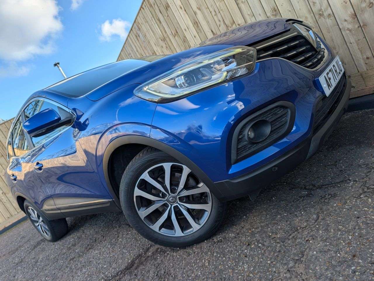 A 2021 RENAULT KADJAR 1.3 TCe Iconic SUV 5dr Petrol Manual Euro 6 (s/s) (140 ps) Locally Owned Fu A 2021 RENAULT KADJAR 1.3 TCe Iconic SUV 5dr Petrol Manual Euro 6 (s/s) (140 ps) Locally Owned Fu