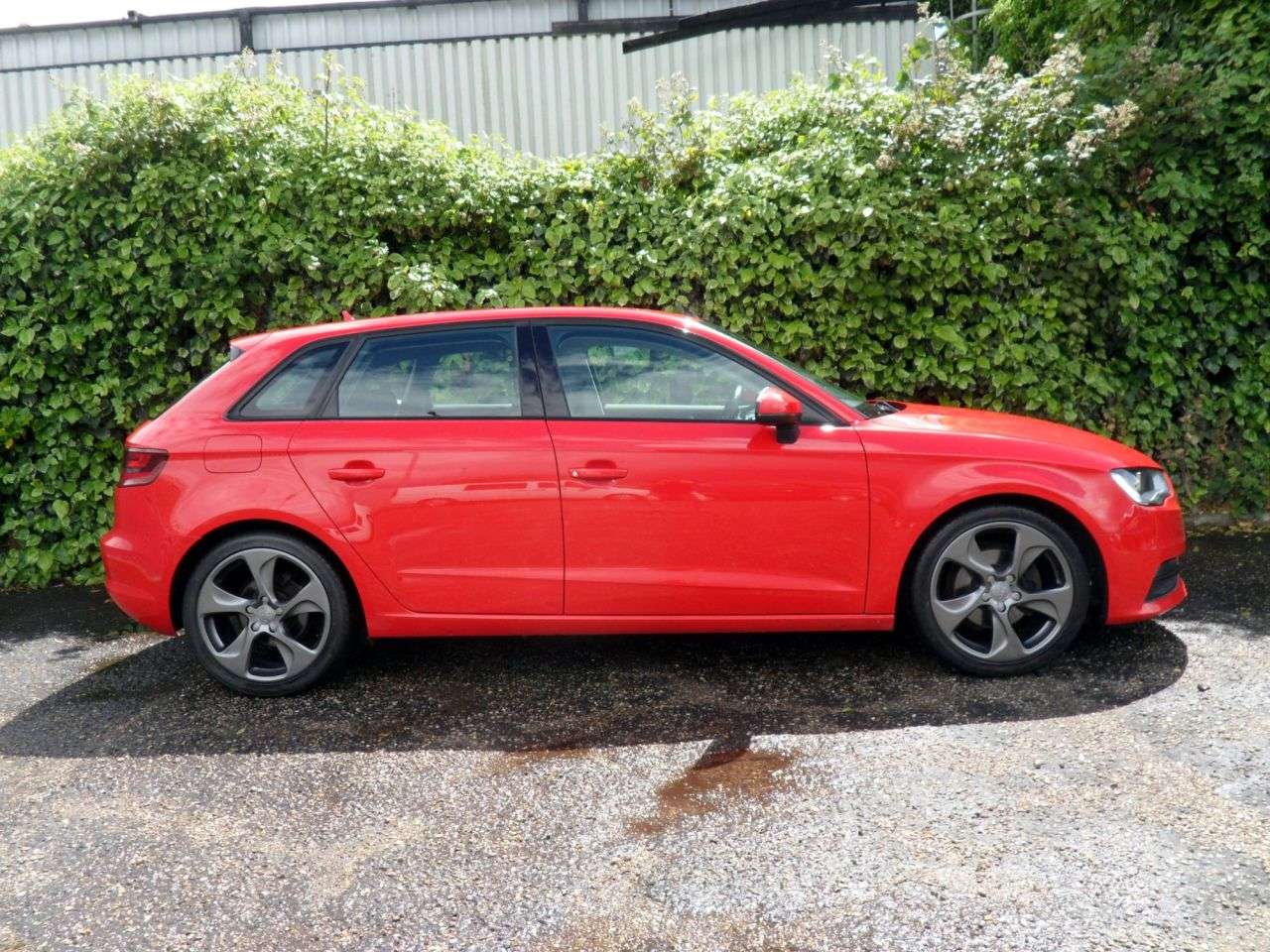 A 2015 AUDI A3 1.6 TDI Sport Sportback 5dr Diesel Manual Euro 6 (s/s) (Nav) (110 ps) Cam-B A 2015 AUDI A3 1.6 TDI Sport Sportback 5dr Diesel Manual Euro 6 (s/s) (Nav) (110 ps) Cam-B