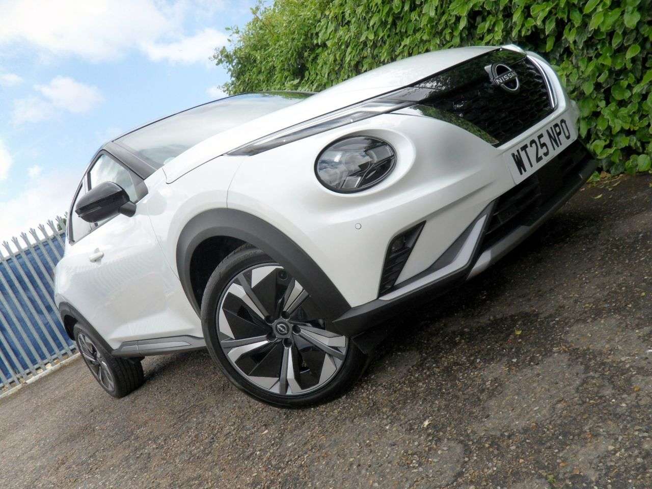 A 2025 NISSAN JUKE 1.6 Tekna+ SUV 5dr Petrol Hybrid Auto Euro 6 (143 ps) Pearl White - Nissan A 2025 NISSAN JUKE 1.6 Tekna+ SUV 5dr Petrol Hybrid Auto Euro 6 (143 ps) Pearl White - Nissan