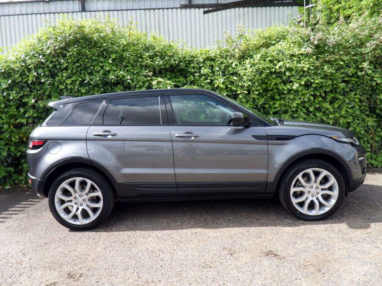 A 2016 LAND ROVER RANGE ROVER EVOQUE 2.0 TD4 SE Tech SUV 5dr Diesel Auto 4WD Euro 6 (s/s) (180 ps) 8 Services 20 A 2016 LAND ROVER RANGE ROVER EVOQUE 2.0 TD4 SE Tech SUV 5dr Diesel Auto 4WD Euro 6 (s/s) (180 ps) 8 Services 20