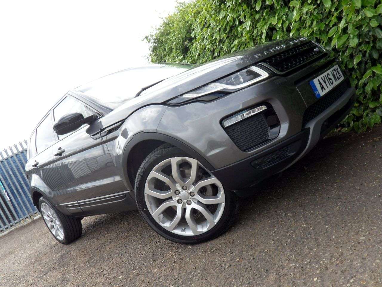 A 2016 LAND ROVER RANGE ROVER EVOQUE 2.0 TD4 SE Tech SUV 5dr Diesel Auto 4WD Euro 6 (s/s) (180 ps) 8 Services 20 A 2016 LAND ROVER RANGE ROVER EVOQUE 2.0 TD4 SE Tech SUV 5dr Diesel Auto 4WD Euro 6 (s/s) (180 ps) 8 Services 20