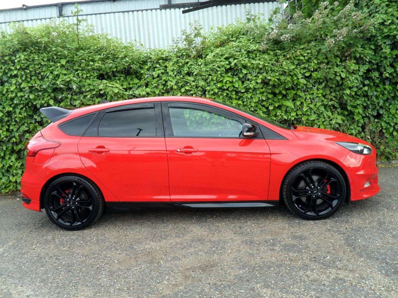 A 2017 FORD FOCUS 2.0T EcoBoost ST-3 Hatchback 5dr Petrol Manual Euro 6 (s/s) (250 ps) FullHi A 2017 FORD FOCUS 2.0T EcoBoost ST-3 Hatchback 5dr Petrol Manual Euro 6 (s/s) (250 ps) FullHi