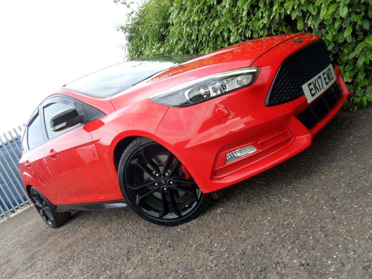 A 2017 FORD FOCUS 2.0T EcoBoost ST-3 Hatchback 5dr Petrol Manual Euro 6 (s/s) (250 ps) FullHi A 2017 FORD FOCUS 2.0T EcoBoost ST-3 Hatchback 5dr Petrol Manual Euro 6 (s/s) (250 ps) FullHi