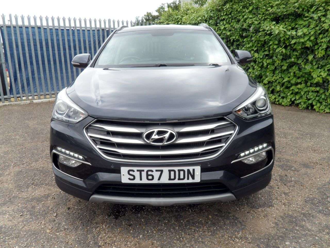 A 2017 HYUNDAI SANTA FE 2.2 CRDi Blue Drive Premium SUV 5dr Diesel Manual 4WD Euro 6 (s/s) (200 ps) A 2017 HYUNDAI SANTA FE 2.2 CRDi Blue Drive Premium SUV 5dr Diesel Manual 4WD Euro 6 (s/s) (200 ps)