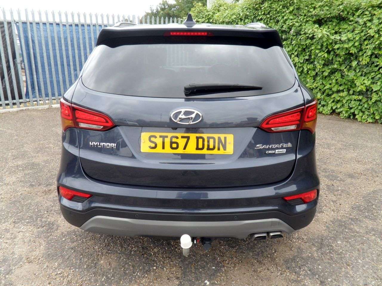 A 2017 HYUNDAI SANTA FE 2.2 CRDi Blue Drive Premium SUV 5dr Diesel Manual 4WD Euro 6 (s/s) (200 ps) A 2017 HYUNDAI SANTA FE 2.2 CRDi Blue Drive Premium SUV 5dr Diesel Manual 4WD Euro 6 (s/s) (200 ps)