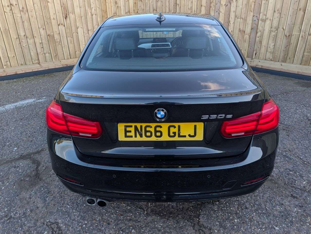 A 2017 BMW 3 SERIES 2.0 330e 7.6kWh SE Saloon 4dr Petrol Plug-in Hybrid Auto Euro 6 (s/s) (252 A 2017 BMW 3 SERIES 2.0 330e 7.6kWh SE Saloon 4dr Petrol Plug-in Hybrid Auto Euro 6 (s/s) (252