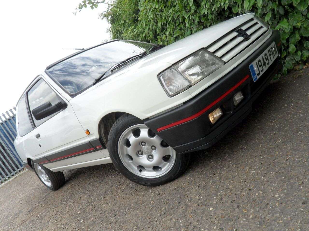 A 1991 PEUGEOT 309 Refurbished SpeedLines + New Tyres A 1991 PEUGEOT 309 Refurbished SpeedLines + New Tyres
