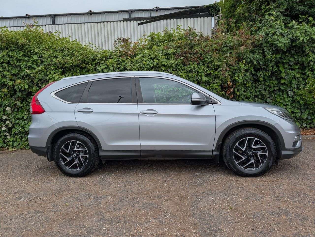 A 2016 HONDA CR-V 1.6 i-DTEC SE Plus Navi SUV 5dr Diesel Manual Euro 6 (s/s) (120 ps) Reverse A 2016 HONDA CR-V 1.6 i-DTEC SE Plus Navi SUV 5dr Diesel Manual Euro 6 (s/s) (120 ps) Reverse