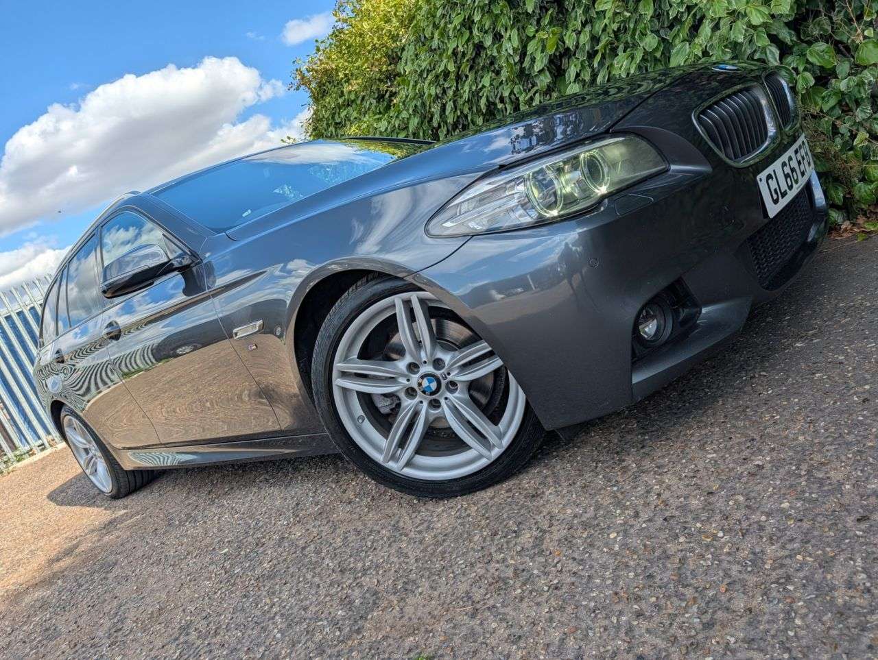 A 2016 BMW 5 SERIES 2.0 520d M Sport Touring 5dr Diesel Auto Euro 6 (s/s) (190 ps) £170 Tax - D A 2016 BMW 5 SERIES 2.0 520d M Sport Touring 5dr Diesel Auto Euro 6 (s/s) (190 ps) £170 Tax - D